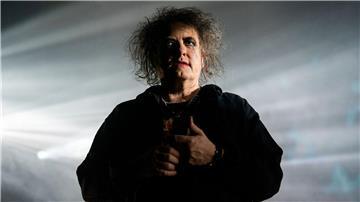 Die Band The Cure mit Frontmann Robert Smith hat Erfolg. (Archivbild)