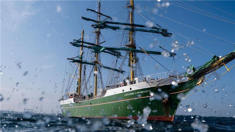 Die Bark „Alexander von Humboldt II“ soll die Eröffnungsparade anführen. (Archivfoto)