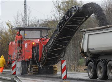 Die Bauarbeiten dauern voraussichtlich bis zum 9. Mai. Der Verkehr wird bis dahin weiträumig umgeleitet.