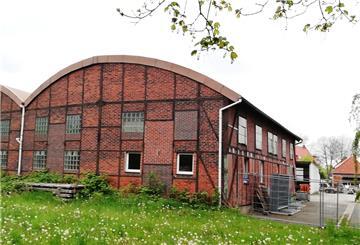 Die Bauhof-Halle mit dem Rundbogendach ist einsturzgefährdet. Sie soll so schnell wie möglich abgerissen werden.