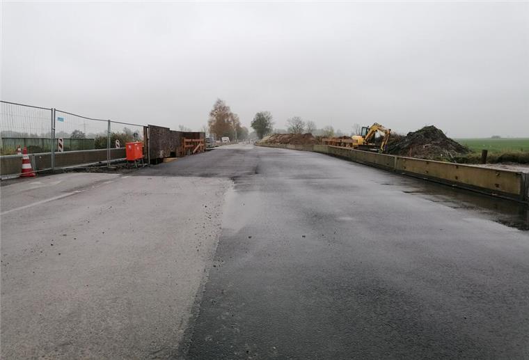 Die Baustelle an der B211 bei Barghorn. Dort wird die Fahrbahn „umgelegt“, wodurch es zu Veränderungen für Verkehrsteilnehmer kommt.