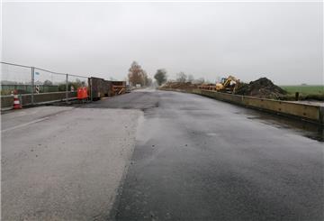 Die Baustelle an der B211 bei Barghorn. Dort wird die Fahrbahn „umgelegt“, wodurch es zu Veränderungen für Verkehrsteilnehmer kommt.