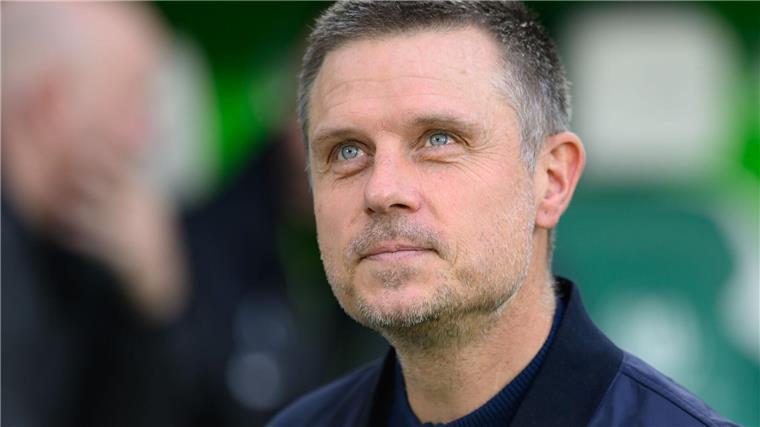 Remis gegen Frankfurt: Bayern-Fußballerinnen trotzdem Spitze Die Bayern-Fußballerinnen von Trainer Alexander Straus waren im Spitzenspiel gegen Frankfurt gefordert.