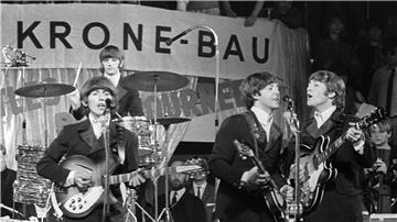 Die Beatles treten 1966 im Circus Krone-Bau auf.
