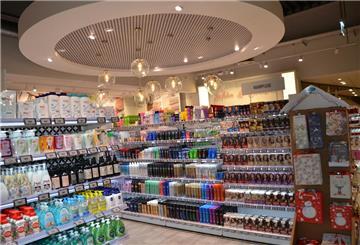Die Beauty-Abteilung bei Edeka-Holling macht ihrem Namen alle Ehre.