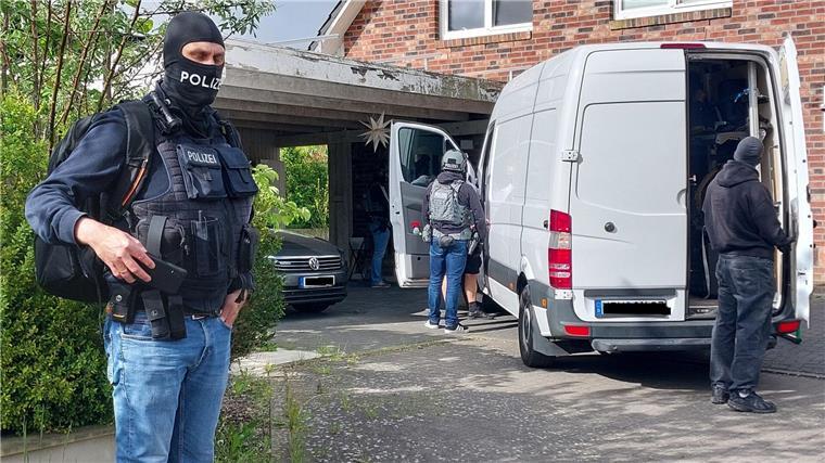 Bundespolizei gelingt Schlag gegen Schleuser – Festnahmen Die Behörden gehen gegen eine Gruppe vor, die Chinesen zur Einreise nach Deutschland verholfen haben soll.
