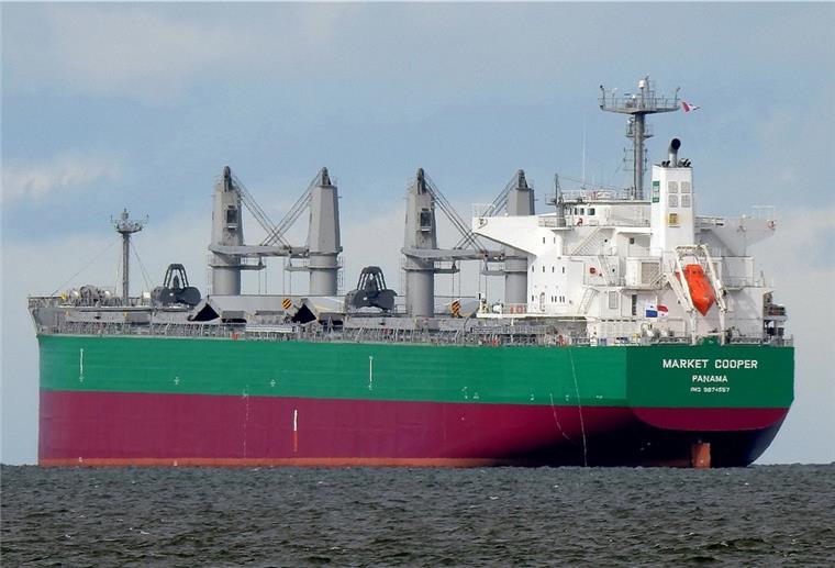 Alarm im Hafen: Malaria oder Corona an Bord der „Market Cooper“? Der Massengutfrachter "Market Cooper"