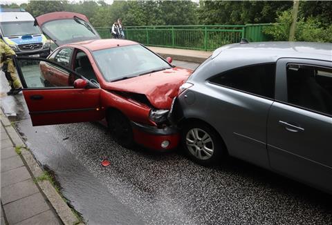 Die beiden Autofahrerinnen wurden verletzt.