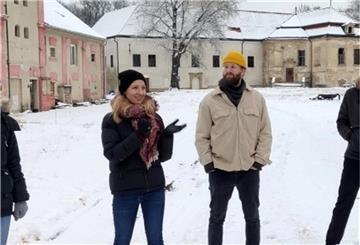 Die beiden Ex-Bremerhavener Max Mues und Carlotta Bastian restaurieren ein Schloss in Tschechien.
