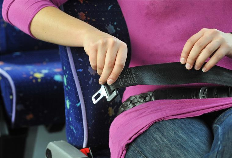 Bremerhaven: Kinder im Auto nicht angeschnallt Die beiden Kinder waren nicht angeschnallt.