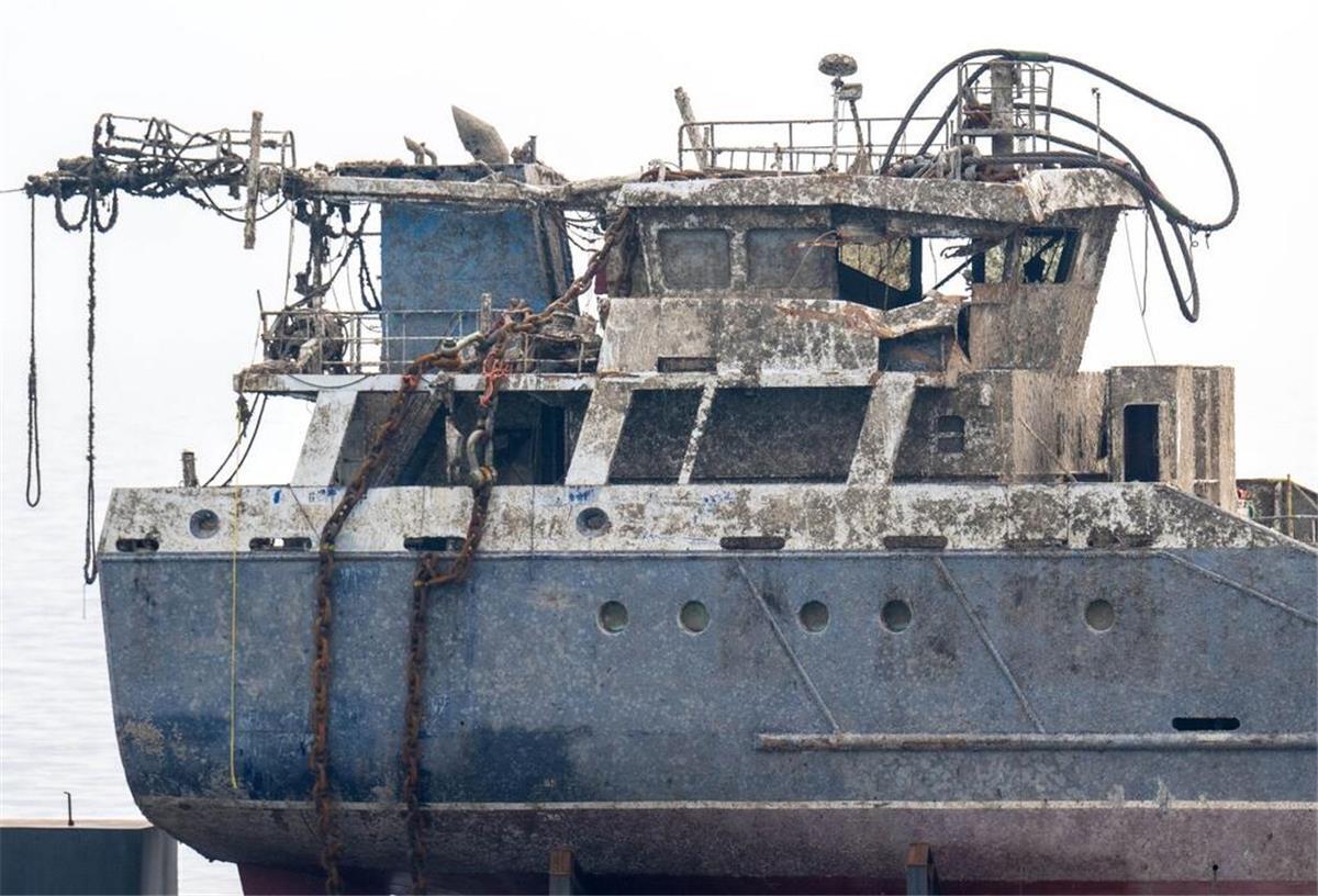 Wrack des gesunkenen Frachters „Verity“ aus der Nordsee geborgen Die beiden Wrackteile des gesunkenen Frachters „Verity“ sind geborgen worden. Für die Bergung wurde das Schiff unter Wasser in zwei Teile geschnitten.