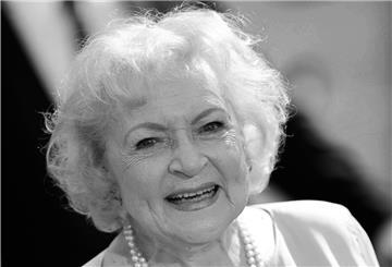 Die Beisetzung der vor Kurzem verstorbenen US-Schauspielerin Betty White wird wohl auf ihren eigenen Wunsch in kleinem Rahmen veranstaltet. Ihr langjähriger Manager Jeff Witjas meint, dass sie nie viel Trubel wollte.