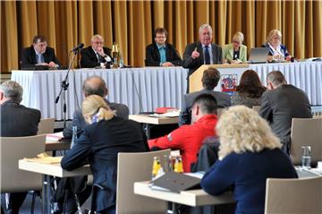 Die Beiträge für die Fraktionen in der Stadtverordnetenversammlung sind seit dem Jahr 2000 nicht mehr angehoben worden. SPD, CDU, Grüne und Linke sagen aber, die Kosten sind gestiegen.