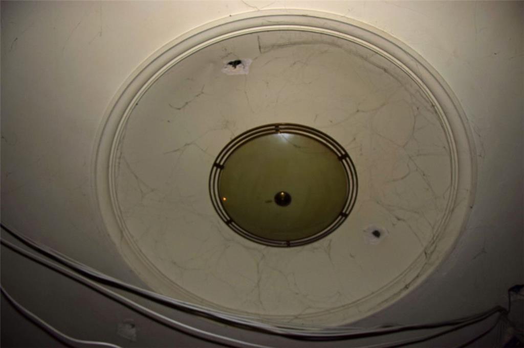 Die Beleuchtung unter der Decke stammt noch aus den 1950er Jahren. 