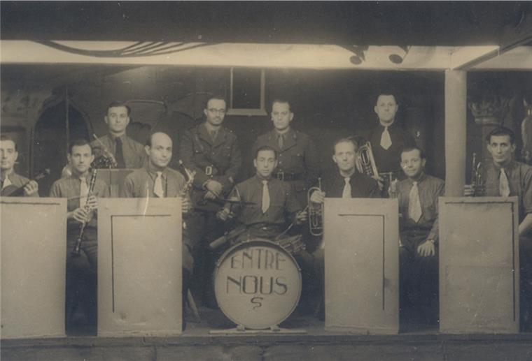 Die belgische Jazzband "Entre Nous" im Kriegsgefangenenlager Sandbostel.