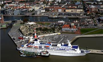 Die "Berlin" macht in Bremerhaven wieder an der Seebäderkaje fest.
