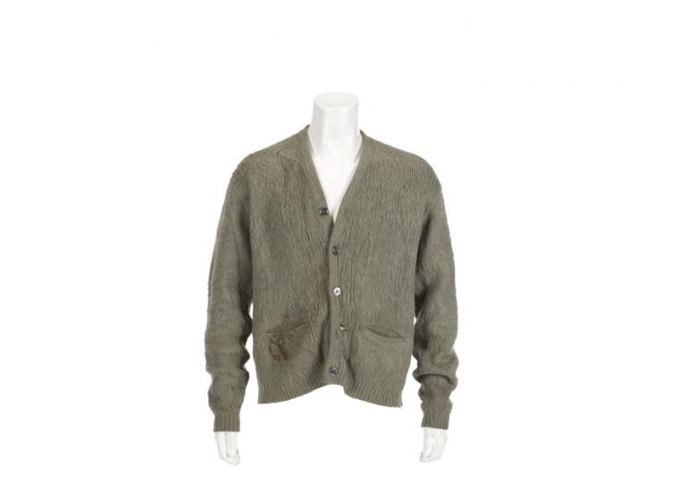 Gitarre und Strickjacke von Kurt Cobain werden versteigert Die berühmte Strickjacke, die Kurt Cobain beim "Unplugged"-Konzert von Nirvana trug, kommt unter den Hammer.