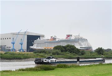 Die Beschäftigten der Meyer Werft warten auf die Nachricht, dass das Unternehmen gerettet wird. 
