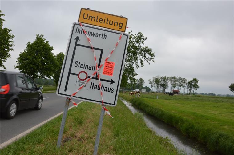Steinau: Wenn die Frühtänzer kommen, ist es mit der Ruhe vorbei Die Beschilderung verrät es: Am Pfingstsonntag 4. Juni, ist Frühtanz in Steinau. Durchfahrt verboten.