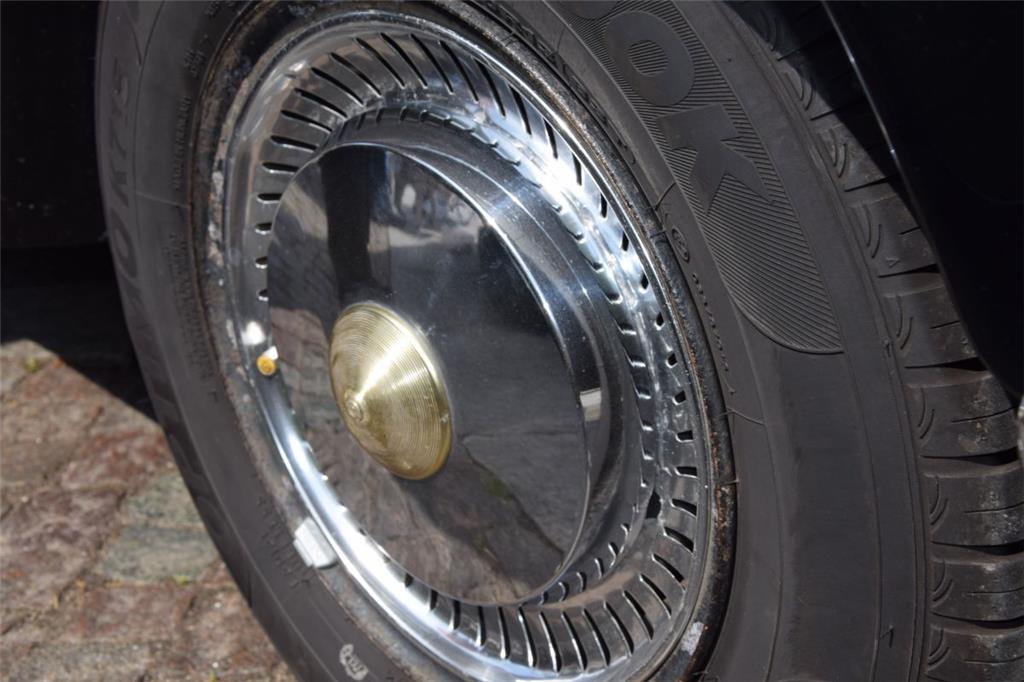 Die Besitzer polierten ihre Oldtimer auf Hochglanz: Foto: M. Scheer