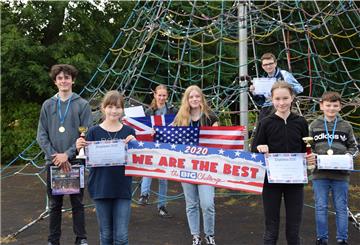 Die Besten ihrer Klassenstufen beim Englisch-Wettbewerb The Big Challenge erhielten Urkunden und Preise. Von links: Matteo Buhrmann, Anna Laverenz, Lasse Solbrig, Emma Jessen, Etienne Felko, Freda Oellrich und Finn Meljes.