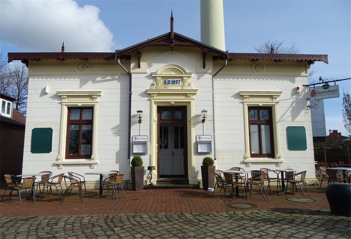 Leinen los zum Jubiläum der Wasserschout! Die Bezeichnung „Wasserschout“, der heutige Name des Restaurants, stammt aus dem Holländischen und bezeichnet eine Magistratsperson für Seeleute.