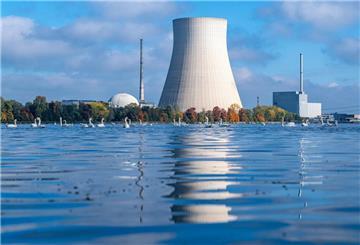 Das im Jahr 2023 stillgelegte und inzwischen im Rückbau befindliche Kernkraftwerk Isar 2. (zu dpa: «Castor-Transport mit Atommüll unterwegs nach Deutschland»)