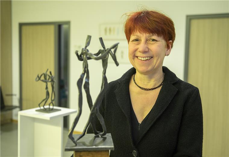 Ausstellung in Bremerhaven: Wenn die Figuren zu tanzen beginnen Die Bildhauerin Hilke Leu ist eine passionierte Tangotänzerin. Ihre aus hartem Stahl geschmiedeten Figuren fangen die harmonischen Bewegungen der Tanzpaare ein.