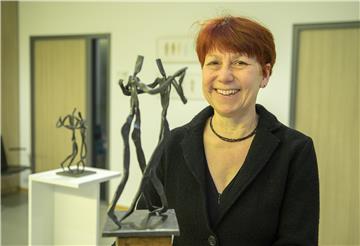 Die Bildhauerin Hilke Leu ist eine passionierte Tangotänzerin. Ihre aus hartem Stahl geschmiedeten Figuren fangen die harmonischen Bewegungen der Tanzpaare ein.