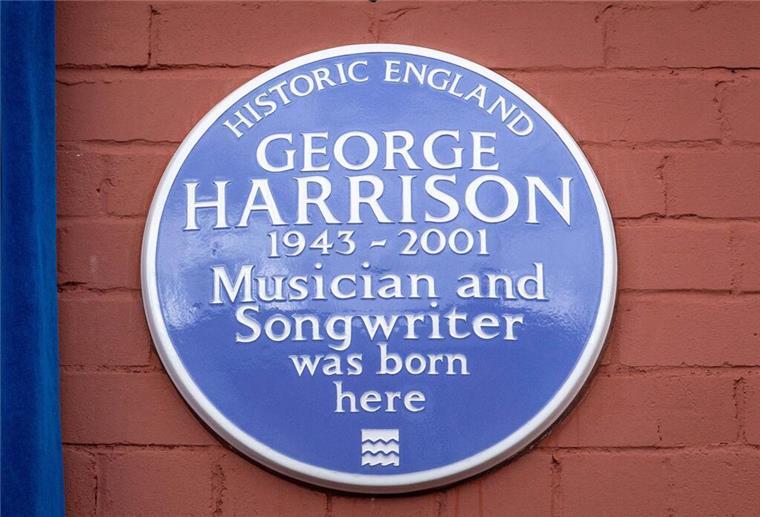George Harrison in Liverpool geehrt Die blaue Gedenktafel erinnert an George Harrison.
