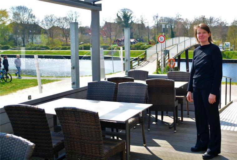 Bad Bederkesa: Die Bogenbrücke wird im Herbst saniert Die Bogenbrücke wird zur Sanierung im Herbst gesperrt. Astrid Irlacher freut sich, ihre Gäste während der Sommersaison ohne Einschränkungen im "Dobbendeel" bewirten zu können.