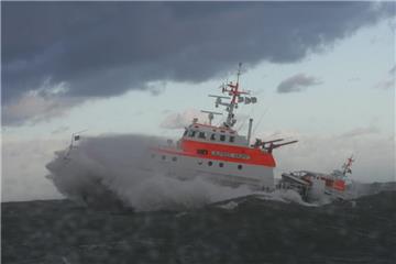 Die Borkumer Besatzung der "Alfried Krupp" der DGzRS rettete zwei niederländische Segler aus der Nordsee. 
