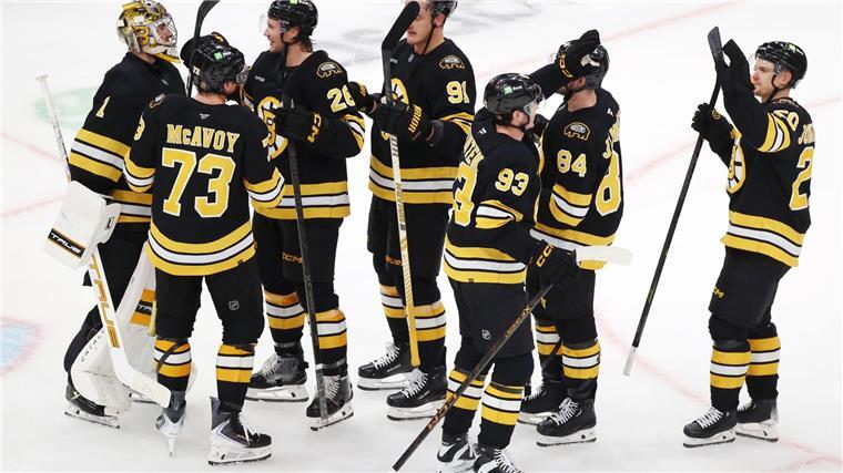 Nächster Sieg für NHL-Trainer Sturm mit den Boston Bruins Die Boston Bruins bleiben unter Trainer Marco Sturm ungeschlagen.