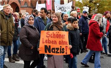 Die Botschaft ist klar: In Bremerhaven gibt es keinen Platz für Nazis. Foto: Sch...