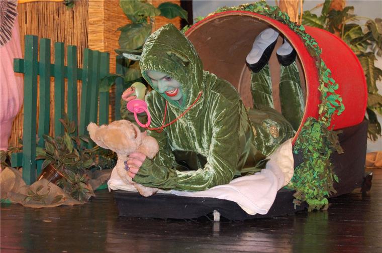 Wegen großer Nachfrage beim Weihnachtsmärchen in Brake: Zusatzvorstellung geplant Die Braker Bühne begeistert mit ihrer Inszenierung von "Urmel aus dem Eis".