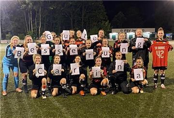 Die Braker Mannschaft widmete den Sieg ihrer verletzten Spielerin Carina Bakenhus.
