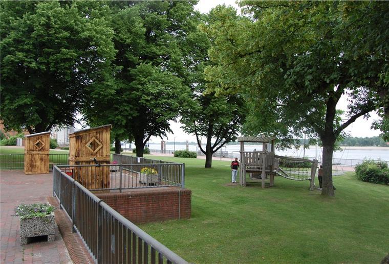 Viele Ideen für die Braker Stadtkaje Die Braker Stadtkaje ist ein Schmuckstück. Doch neben Spielschiff und den neuen Strandkörben soll es weitere Angebote geben, so der Tenor der Zusammenkunft.