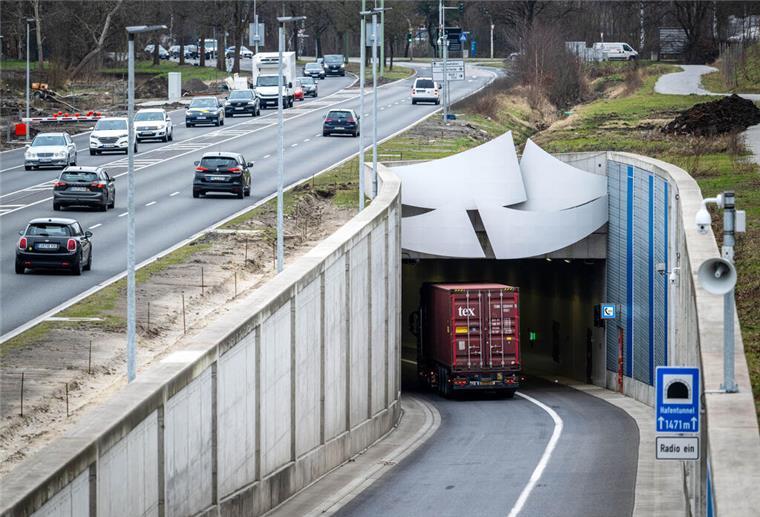 Fehlalarm im Hafentunnel Bremerhaven: Brandmeldeanlage durch Bauarbeiten ausgelöst Die Brandmeldeanlage im Hafentunnel wurde ausgelöst.