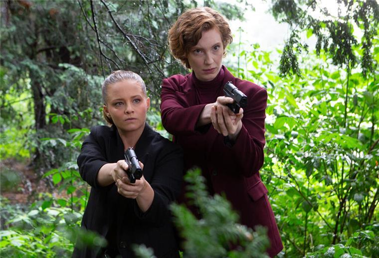 Dreharbeiten zum neuen Tatort laufen aktuell in Bremen Liv Moormann (Jasna Fritzi Bauer) und Linda Selb (Luise Wolfram)