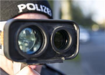 Die Bremer Polizei hat am Donnerstag auf der A 27 einen Raser aus Bremerhaven erwischt. 