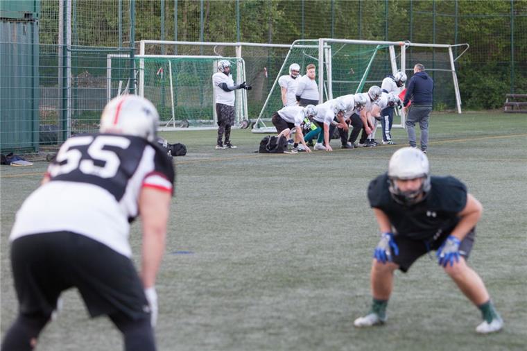 Die Bremerhaven Seahawks haben fleißig trainiert, um für ihr Heimdebüt fit zu sein. Am Sonntag sind die Oldenburg Knights im Nordseestadion zu Gast.