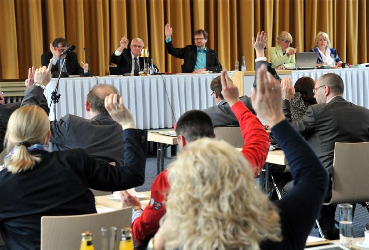 Offshore-Terminal: Stadtverordnetenversammlung will den Hafen unbedingt Die Bremerhavener Stadtverordnetenversammlung hat mit großer Mehrheit eine Resolution zum Bau des Offshore-Terminal verabschiedet.