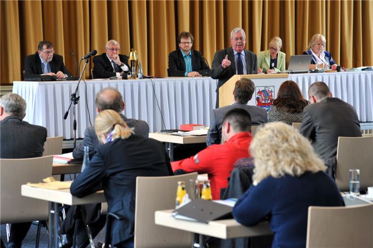 Stadtverordnete beschließen Sondersitzung zum Sozialbetrug Die Bremerhavener Stadtverordnetenversammlung will mit einer Sondersitzung des Sozialausschusses dazu beitragen, Licht in den organisierten Sozialbetrug zu bringen. Foto Scheer