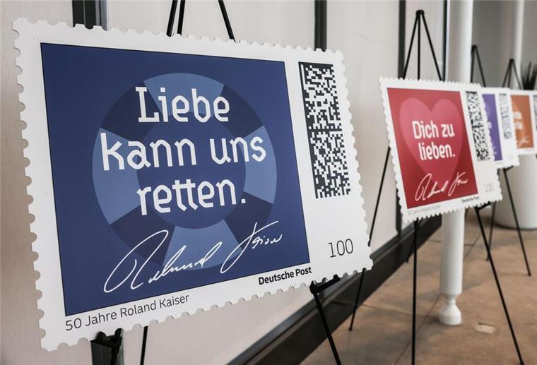 Schlagerstar Roland Kaiser hat nun seine eigenen Briefmarken Die Briefmarken sind limitiert und können unter anderem in einer speziellen „Kaiser-Postfiliale“ gekauft werden.