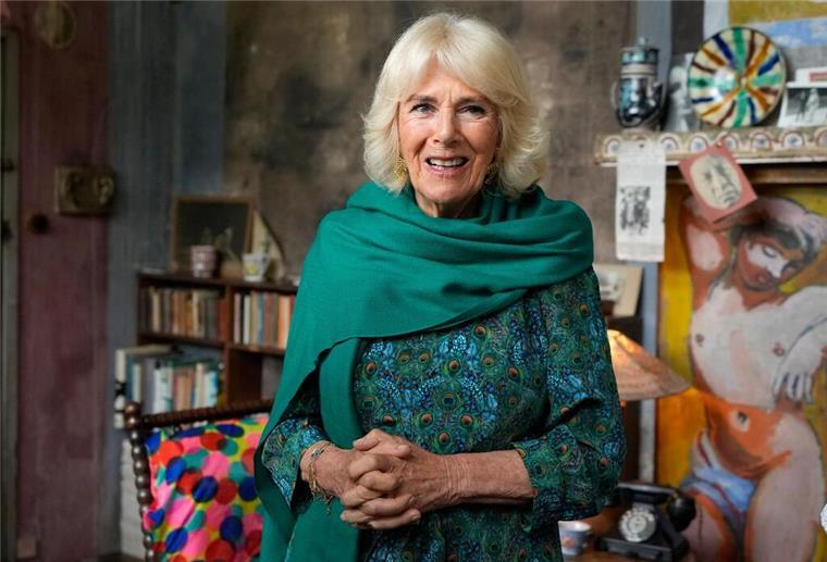 Königin Camilla über ihre erste Lektüre für Erwachsene Die britische Königin Camilla ist eine passionierte Leserin.