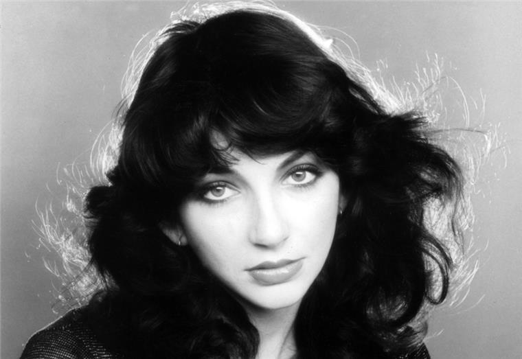 Kate Bush: Chart-Erfolg nach 37 Jahren wegen "Stranger Things" Die britische Popsängerin Kate Bush (Archiv-Foto) hat seit Beginn ihrer Karriere als Musikerin zur Unterhaltungsindustrie ein gespaltenes Verhältnis. Ihre erste Single «Wuthering Heights» wurde 1978 ein Welterfolg. Ihre Plattenfirma hatte das allerdings vor der Veröffentlichung anders eingeschätzt und wollte den Song nicht.