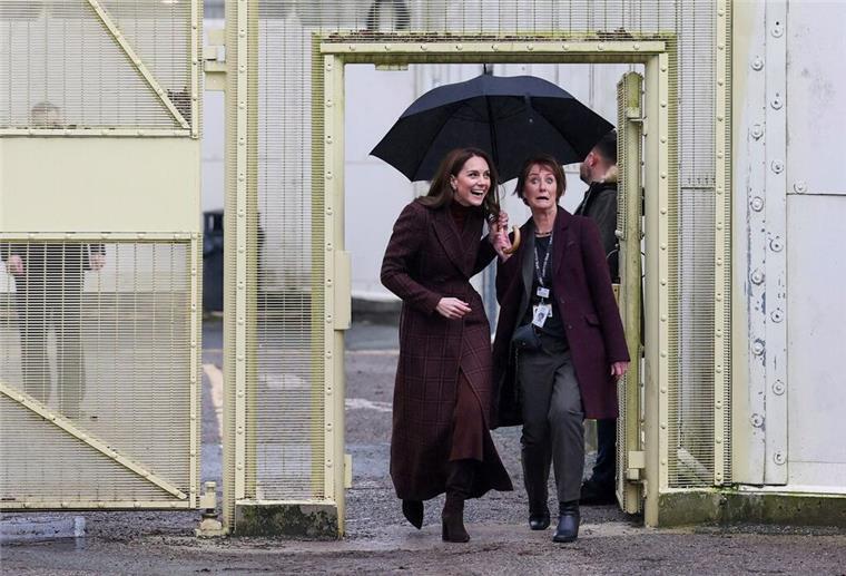 Prinzessin Kate besucht Frauengefängnis Die britische Prinzessin Kate besuchte die Mutter-Baby-Abteilung eines Gefängnisses.