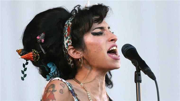 Amy Winehouse und ihr Leben zwischen Soul und Sucht Die britische Sängerin Amy Winehouse 2008 in London.