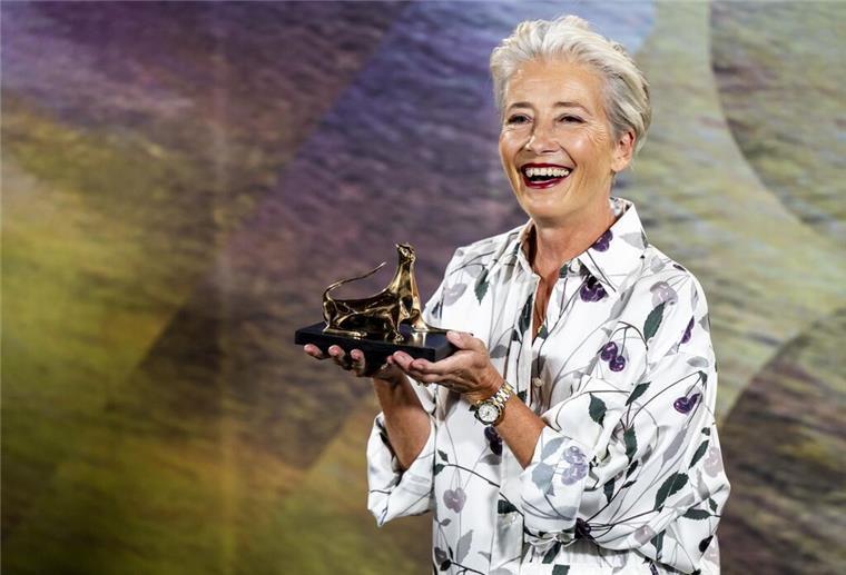 Die britische Schauspielerin Emma Thompson bei ihrer Preisverleihung - einige der glanzvollsten Minuten in der langen Geschichte des Festivals. 