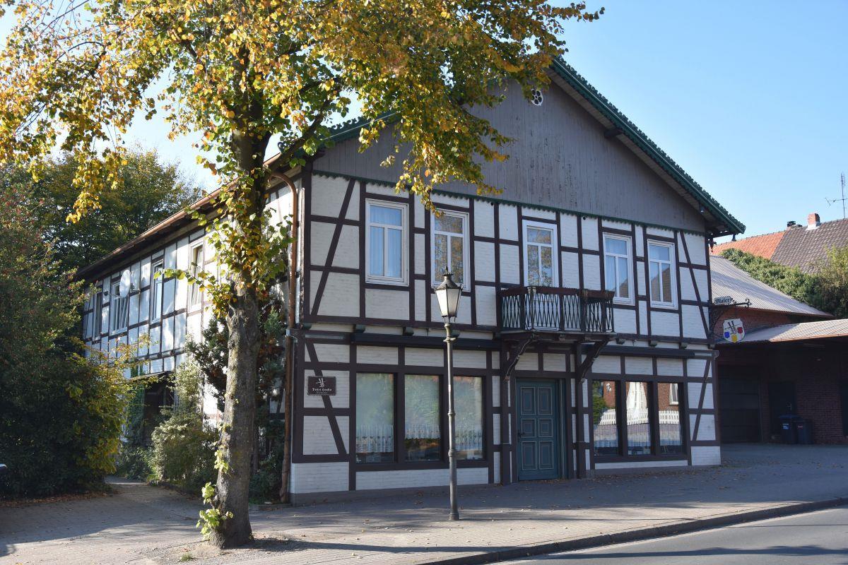 Die Bürger, die an einer Umfrage der Zevener Zeitung teilgenommen haben, stimmten mit großer Mehrheit für den Erhalt der historischen Gebäude am Markt.  Abgebildet ist das Henkies-Haus. 